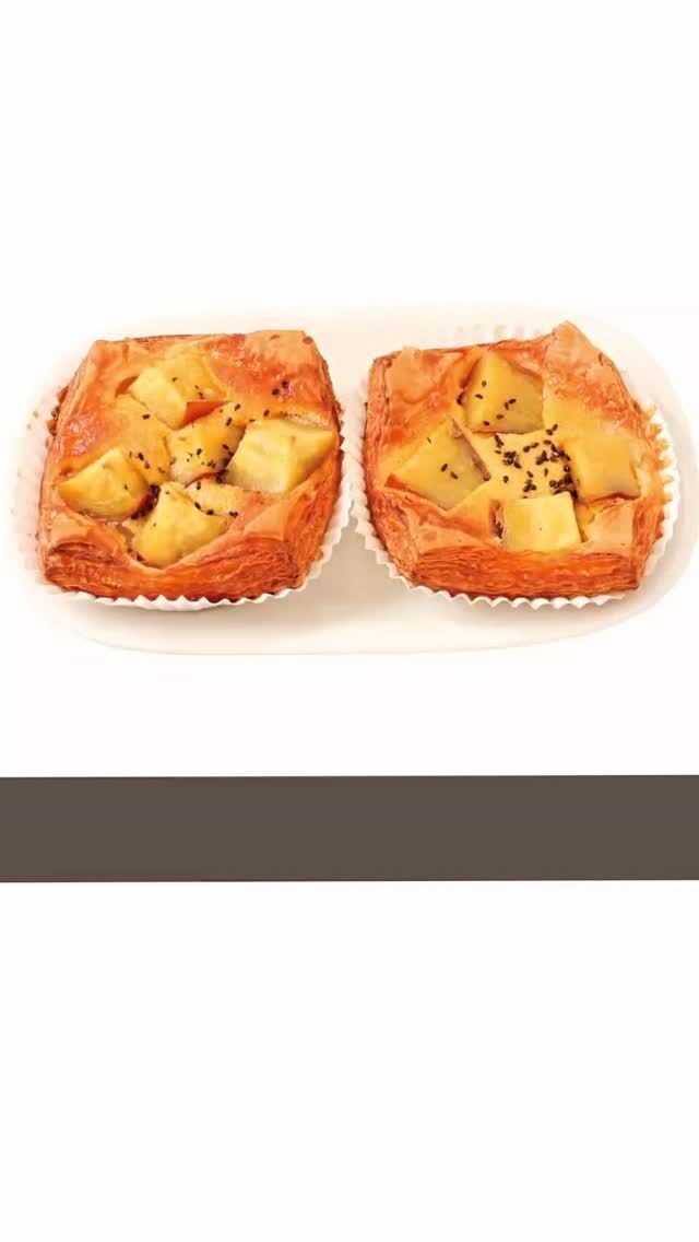 #自然派Style #さつまいもデニッシュ #コープ自然派
🍅@coop.shizenha.hyogo
今季最後♪34号で注文👍

国産小麦のデニッシュ生地に、無添加アーモンドクリーム、大きめカットしてシロップ漬けした国産のさつまいもがゴロッと乗ってます🍠
びっくりするくらい手仕事！

ぜひご賞味あれ〜😆

−−−−−−−−−−−−−−−−−−−−−−−−−−−−−−−−−−−

コープ自然派兵庫
組合員より発信中✈
選ぶもので社会は変わる
選ぶことで未来を変えよう
@coop.shizenha.hyogo

−−−−−−−−−−−−−−−−−−−−−−−−−−−−−−−−−−−−

#生協 #コープ自然派兵庫 #コープ自然派のあるくらし #生協宅配 #生産者さんに感謝 #オーガニックな暮らし #無農薬 #遺伝子組み換えでない  #自然を守る #国産オーガニック #ネオニコフリー #エシカルライフ #選ぶ